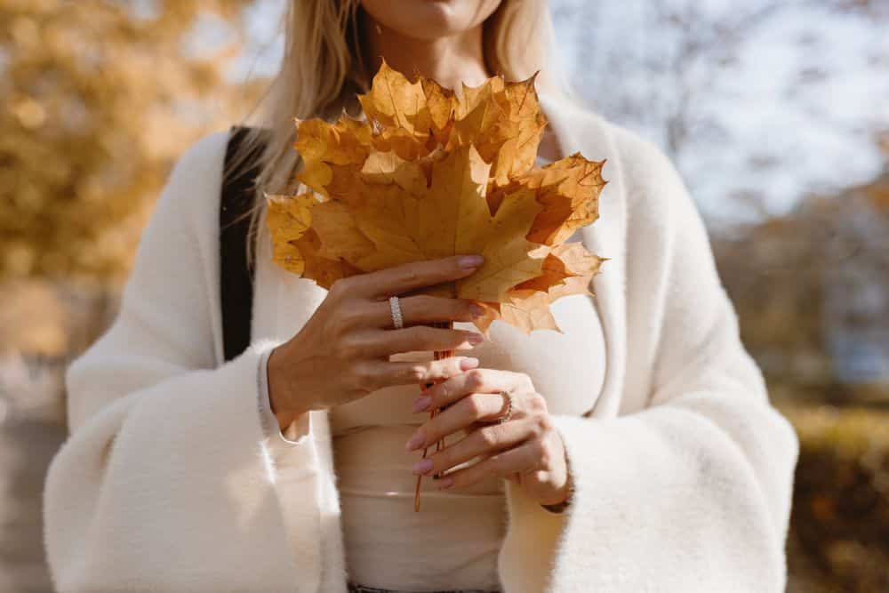 6 Simple Autumn Self-Care Ideas Worth Making Time For * autumn-self-care-ideas-leaves-posy